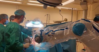 Stire din Social : Primele proteze de șold implantate robotic, la Constanța