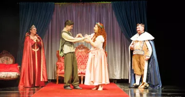 Stire din Cultură-Educație : „Prințesa Purcelușă“ urcă pe scena Teatrului „Căluțul de Mare“, pentru cei mici