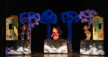 Stire din Cultură-Educație : „Cei trei purceluși“ urcă pe scena Teatrului „Căluțul de Mare“