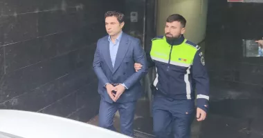 Stire din Eveniment : Cristian Radu, primarul suspendat al Mangaliei, cere arest la domiciliu în timp ce are două dosare penale