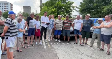 Viceprimarul Costin Răsăuțeanu, alături de locuitorii de la CET. Cetățenii vor modernizarea zonei - 1