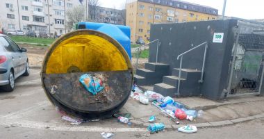 GALERIE FOTO. Sute de persoane depistate în timp ce vandalizau punctele de colectare a deșeurilor - 2