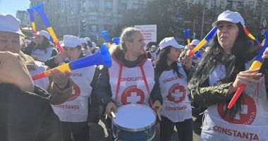 Stire din Social : Membrii „Sanitas“ din Constanța protestează la București. „Sistemul sanitar nu poate supraviețui fără personal’“
