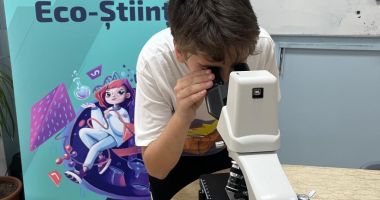 Stire din Cultură-Educație : Cunoștințele teoretice devin experimente practice în Clubul Eco Știința al Școlii nr. 28