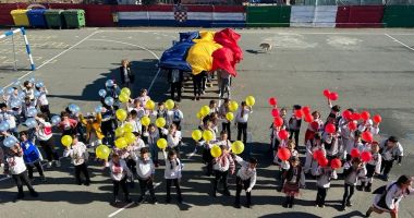 Stire din Cultură-Educație : Hora unirii și a bucuriei la Poarta Albă