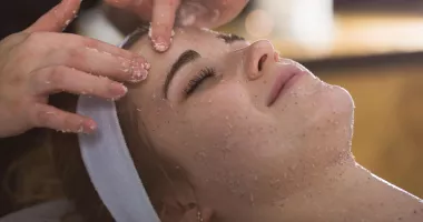 Stire din Sănătate : Secretul unui ten fără imperfecțiuni. Exfoliere naturală acasă