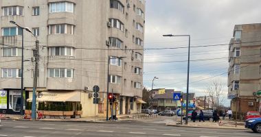 Stire din Social : Semafoarele din intersecția străzii Pandurului cu Șoseaua Mangaliei au fost repuse în funcțiune