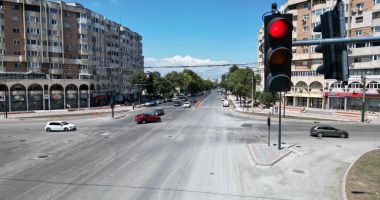 Stire din Social : Sistemul de semaforizare din intersecția de la Trocadero a fost repus în funcțiune