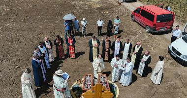 Stire din Cultură-Educație : Continuă seria rugăciunilor pentru ploaie inițiate de IPS Teodosie, în județul Constanța