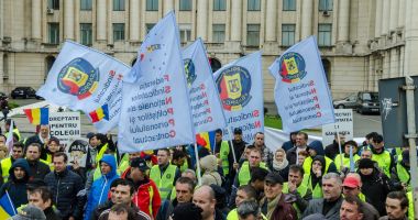 Stire din Eveniment : Polițiștilor nu le-a mai fost decontată naveta de luni bune. "Iată un motiv pentru care vrem dreptul să facem grevă!"