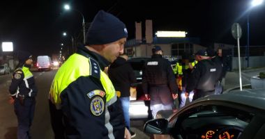 Stire din Eveniment : Poliţia Constanţa. Şoferiţă posibil drogată, prinsă în trafic, la volan!