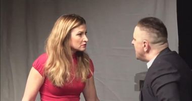 Stire din Cultură-Educație : Spectacolul „Bărbaţii la 40, femeile la 43” readuce în discuţie criza bărbatului de peste 40 de ani