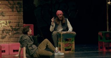 Invitație în universul cinic al tinerei generații, lansată de spectacolul ”Suburbia”