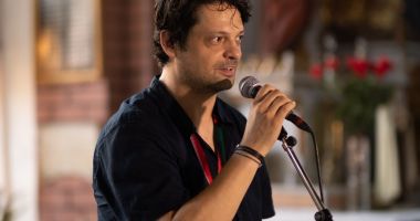 Stire din Cultură-Educație : Tibor Cári susţine un concert extraordinar în grădina Bisericii Armene