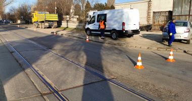 Stire din Eveniment : ATENȚIE, ȘOFERI! Trafic rutier restricționat total pe tronsonul cuprins între fabrica de celuloză și bulevardul Aurel Vlaicu.