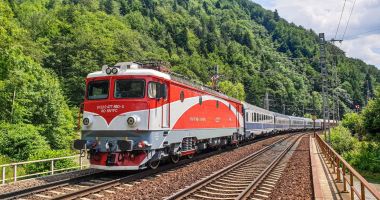 Stire din Social : Trenuri suplimentare pentru pelerinii care vor să ajungă la Sfânta Cuvioasă Parascheva