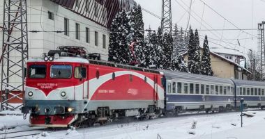 Stire din Social : Trenurile circulă în condiții de iarnă, din cauza vântului puternic și a ninsorii
