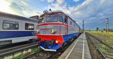 Stire din Social : CFR Călători trece la ora de iarnă. Cum vor circula trenurile în acest weekend