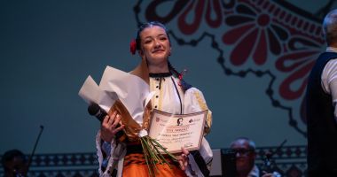 Stire din Cultură-Educație : Trofeul Festivalului-Concurs „Dan Moisescu”, câștigat de o interpretă din județul Sălaj