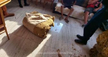 PERCHEZIȚII la o rețea de contrabandiști de TUTUN VRAC, cu ramificații în Bulgaria și România - 3