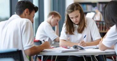 Stire din Social : Informații importante pentru elevii și studenții beneficiari ai unei pensii de urmaș