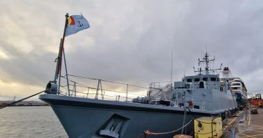 Stire din Eveniment : Vânătorul de mine M 270 „Sublocotenent Ion Ghiculescu” înfruntă provocările Atlanticului, în drum spre Constanţa