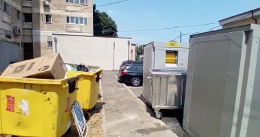 Stire din Social : Deși sunt nefuncționale, eco-insulele au început să fie deja vandalizate