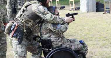 Nostalgia unei ședințe de tragere alături de Forțele Navale pentru Operații Speciale, pentru un militar țintuit în scaun rulant - 2