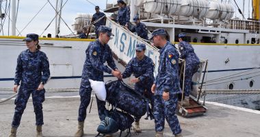Stire din Eveniment : Viitorii maiștri militari, stagiu de instruire ambarcată la bordul navei-școală „Mircea”
