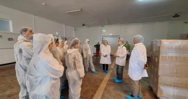 Studenții din Galați au descoperit cum se asigură siguranța alimentelor în Constanța