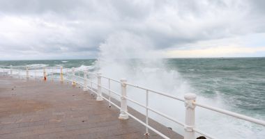 Stire din Social : Meteorologii constănţeni avertizează: ploi, lapoviță, ninsoare și vânt puternic la malul mării