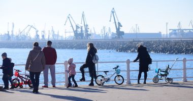 Stire din Social : Vreme caldă marți la malul mării. Temperaturile vor urca până la 15 grade Celsius