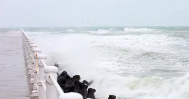 Se strică vremea în Dobrogea. Cod portocaliu de ploi torențiale și vijelii