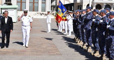 Stire din Eveniment : Ziua Imnului Național, celebrată de marinari în Piața Ovidiu