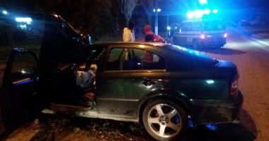 GALERIE FOTO. ACCIDENT GRAV: UN ȘOFER A INTRAT CU MAȘINA ÎN STÂLP - 4