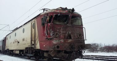 GALERIE FOTO. ACCIDENT FEROVIAR. O clădire a fost distrusă, patru persoane au fost rănite! - 4