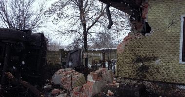 GALERIE FOTO. ACCIDENT FEROVIAR. O clădire a fost distrusă, patru persoane au fost rănite! - 2