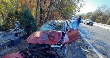 Stire din Eveniment : GALERIE FOTO. ACCIDENT GRAV la Tuzla. MAȘINI DISTRUSE și TREI VICTIME