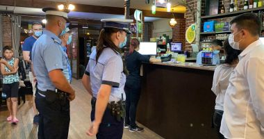 Stire din Eveniment : Polițiștii au ieșit în controale: agenți economici amendați în Năvodari și Medgidia