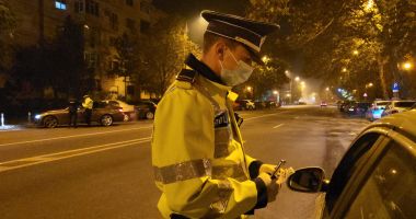 Stire din Eveniment : Zeci de amenzi date de polițiști, pentru cei care nu respectă restricțiile