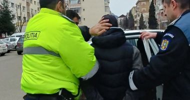 Adolescent de 15 ani, reținut pentru furt calificat