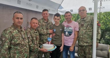 Stire din Eveniment : Rechinii Albi, alături de un adolescent de 13 ani ce duce o bătălie cu o boală grea