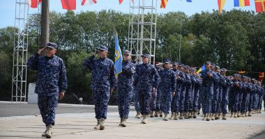 Stire din Eveniment : 115 ani de tradiție a navelor purtătoare de artilerie din Forțele Navale