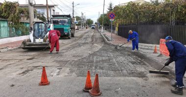 Stire din Social : Se asfaltează carosabilul pe strada Liliacului din cartierul Km 4-5