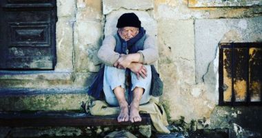Stire din Social : Tot mai mulți români beneficiază de ajutor social