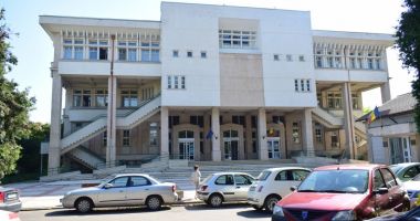 Stire din Cultură-Educație : „Mica Unire - istoria unei victorii politice”, masă rotundă la Biblioteca Județeană „I.N. Roman”