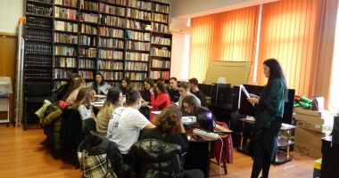 Stire din Cultură-Educație : American Corner a marcat Ziua de conștientizare și luptă împotriva traficului de persoane