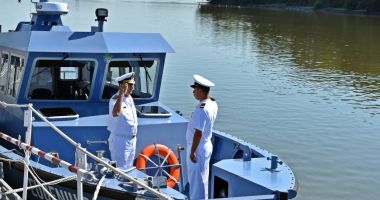 Stire din Eveniment : O nouă ambarcațiune rapidă de intervenție, pe Dunăre, pentru marinarii militari