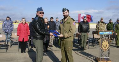 Stire din Eveniment : Ceremonia de încheiere a misiunii de Poliție Aeriană Întărită a detașamentului Forțelor Aeriene Regale Canadiene