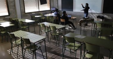 Stire din Cultură-Educație : În județul Constanța, 168 de clase au activitatea fizică suspendată